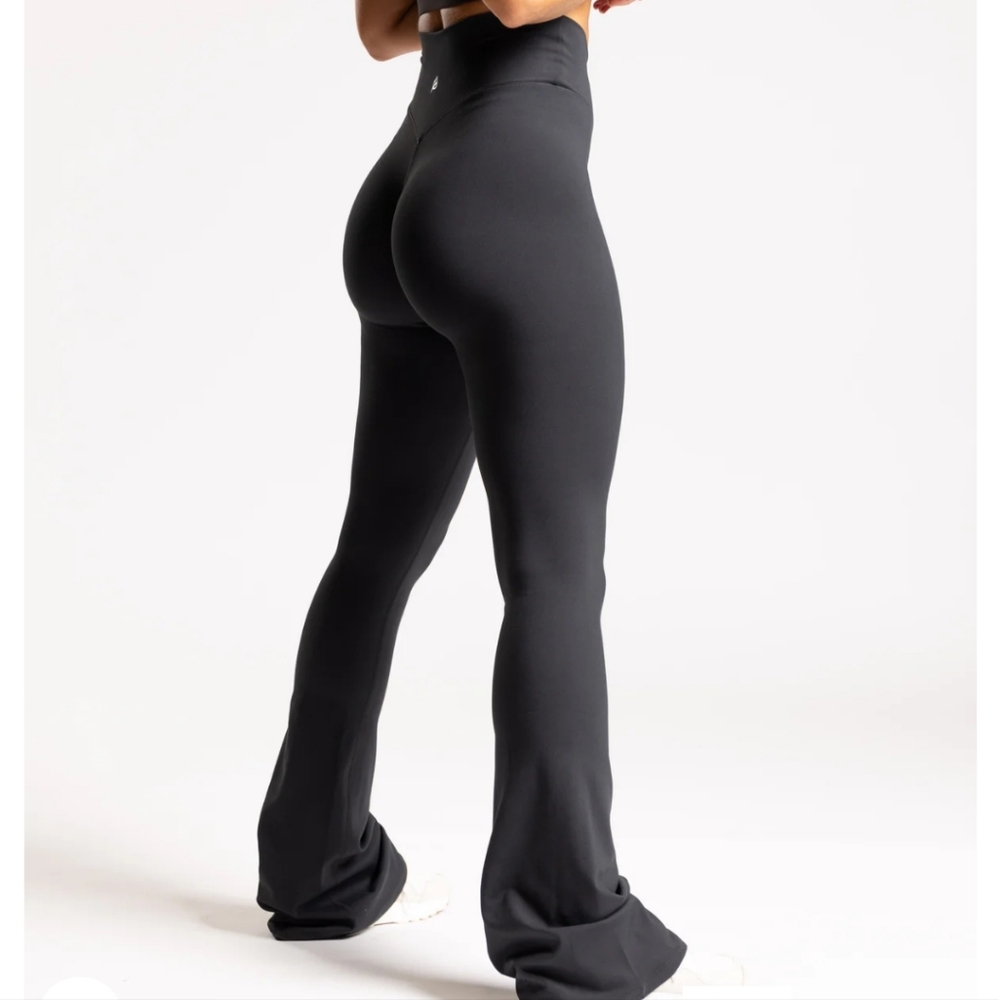 P'tula Sierra Flare Leggings / Yoga Pants